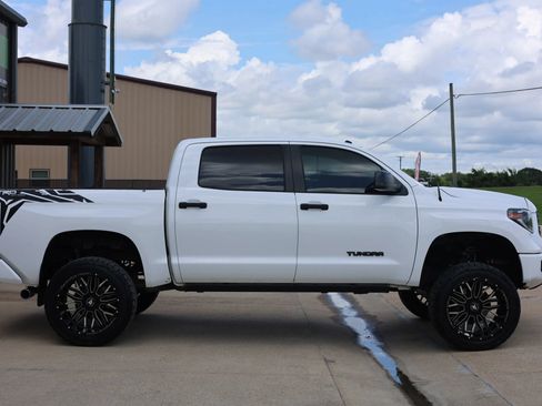 Used 2014 Toyota Tundra SR5 w/ SR5 Upgrade Package RWD image 2