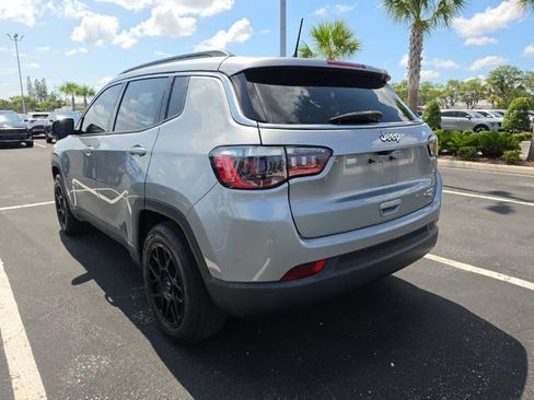 Used 2022 Jeep Compass Latitude w/ Convenience Group FWD image 11