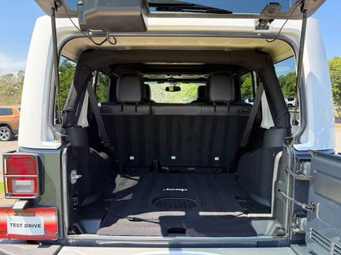 Used 2017 Jeep Wrangler Unlimited Sahara w/ Quick Order Package 24E Chief AWD/4WD image 29