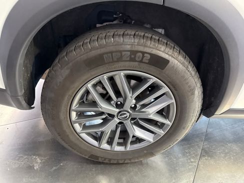 Used 2024 Nissan Rogue S FWD image 14
