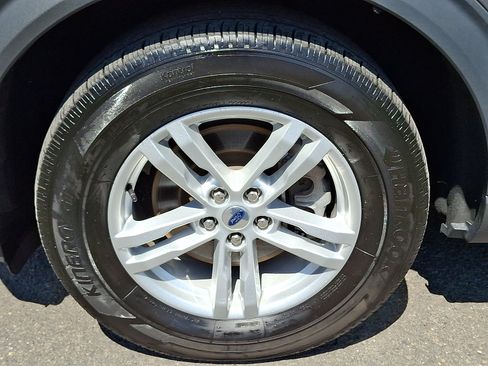 Used 2024 Ford Explorer XLT AWD/4WD image 9
