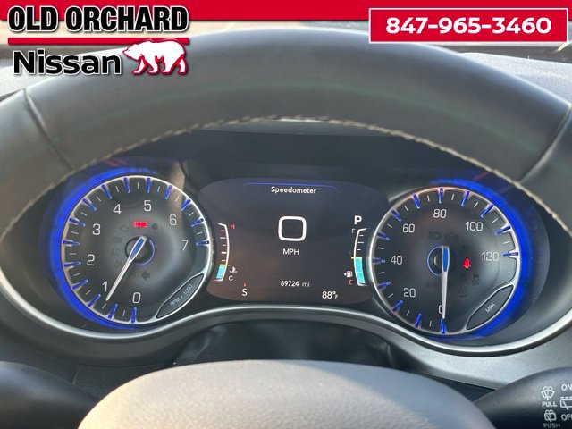 Used 2023 Chrysler Pacifica Touring-L FWD image 19