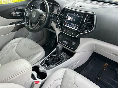 Used 2020 Jeep Cherokee Limited image 18