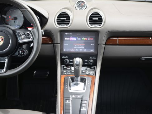 Certified 2024 Porsche 718 Cayman S RWD image 20