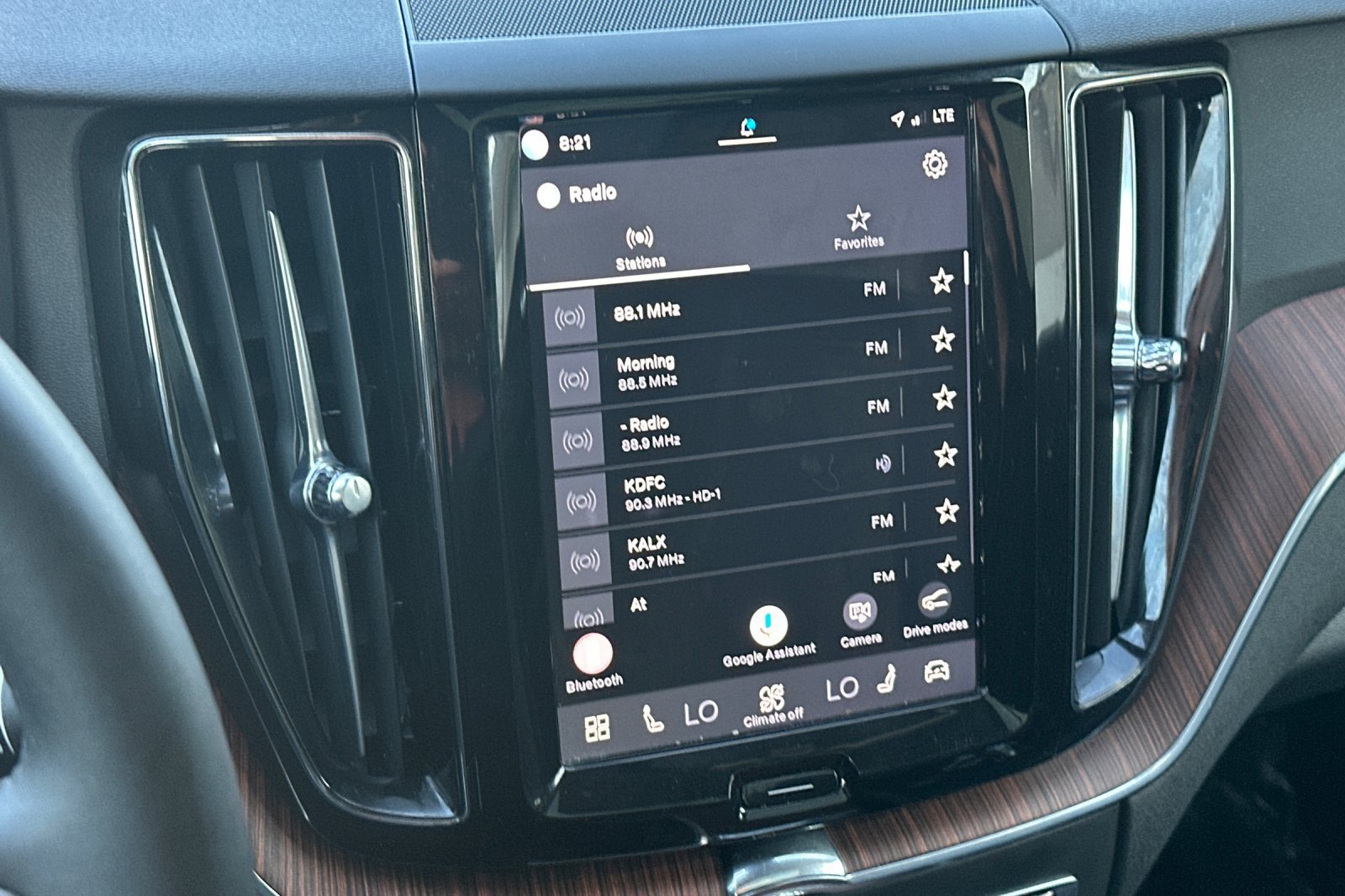 Certified 2024 Volvo XC60 T8 Plus AWD/4WD image 21