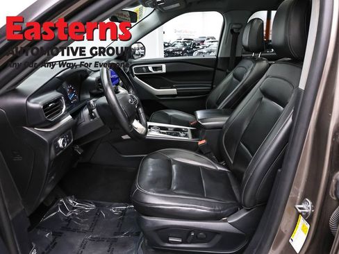 Used 2021 Ford Explorer XLT w/ Equipment Group 202A AWD/4WD image 13