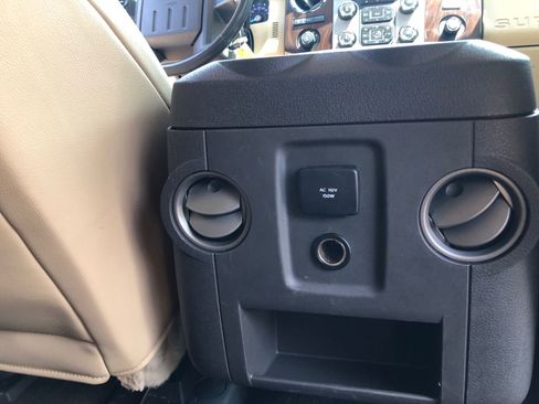 Used 2016 Ford F250 Lariat w/ Lariat Interior Package image 25