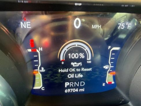 Used 2018 Jeep Wrangler Unlimited Sahara AWD/4WD image 15