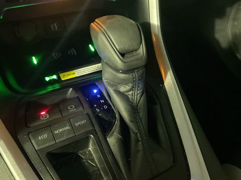 Used 2025 Toyota RAV4 XLE image 30