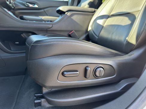 Used 2023 GMC Acadia SLT image 14