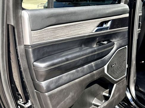 Used 2024 Jeep Wagoneer L Series II w/ Flexible Seating Group AWD/4WD image 29