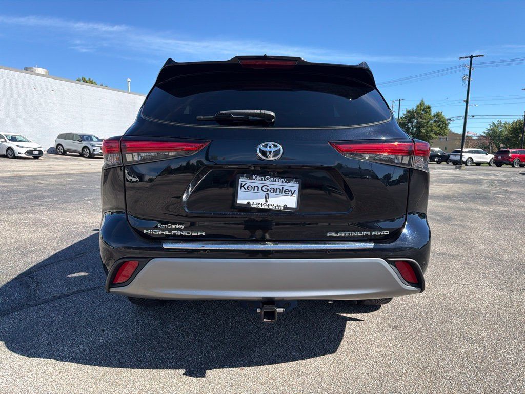 Used 2021 Toyota Highlander Platinum AWD/4WD image 8