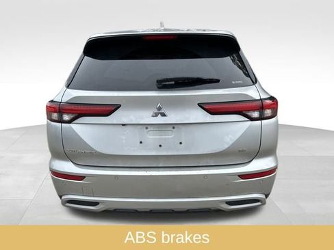 Used 2024 Mitsubishi Outlander SE image 6