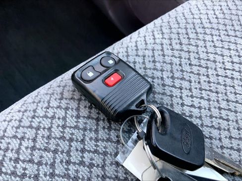 Used 2001 Ford Expedition XLT image 14