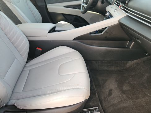 Used 2024 Hyundai Elantra Limited FWD image 14