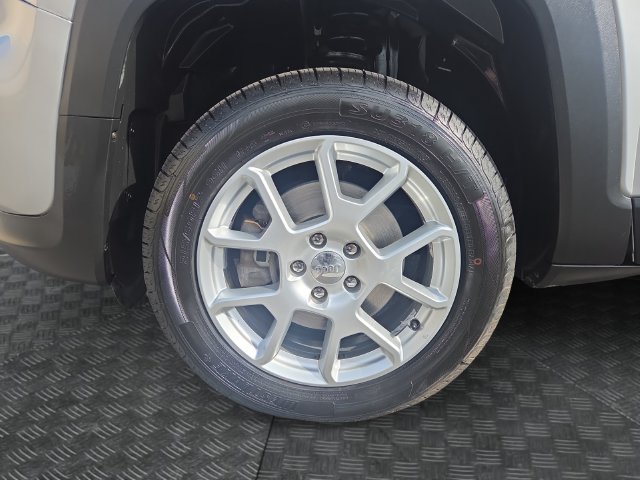 Used 2019 Jeep Renegade Latitude AWD/4WD image 35