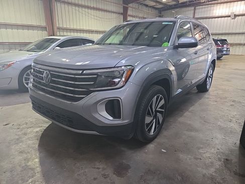 Used 2025 Volkswagen Atlas SE image 1