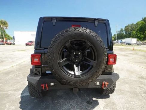 Used 2025 Jeep Wrangler Unlimited Sahara AWD/4WD image 6
