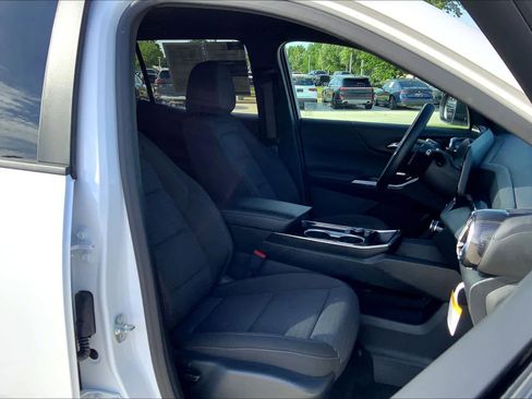Used 2026 Chevrolet Equinox LT FWD image 8