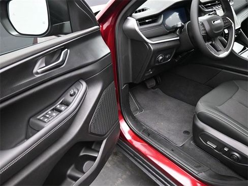 New 2025 Jeep Grand Cherokee Laredo X image 15