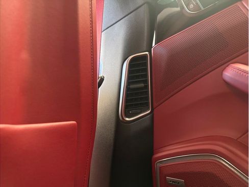 Used 2021 Porsche Panamera image 32
