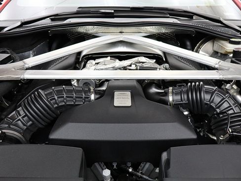 Used 2023 Aston Martin V8 Vantage Coupe RWD image 27