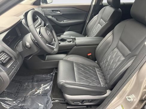 Used 2023 Nissan Rogue Platinum w/ Platinum Premium Package image 11