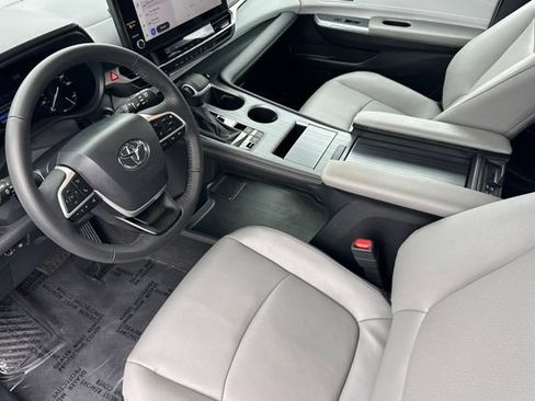 Certified 2026 Toyota Sienna XLE FWD image 12