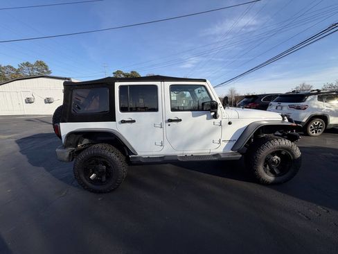 Used 2014 Jeep Wrangler Unlimited Sahara AWD/4WD image 4