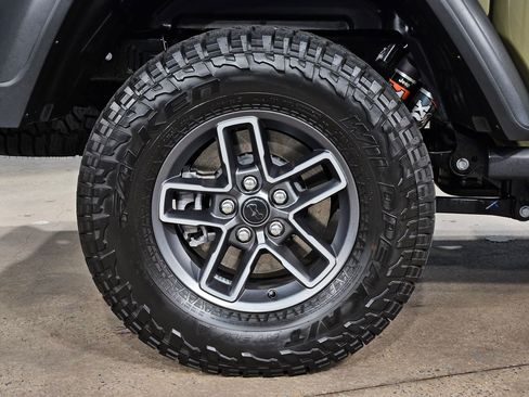 Used 2025 Jeep Gladiator Mojave w/ Convenience Group image 17