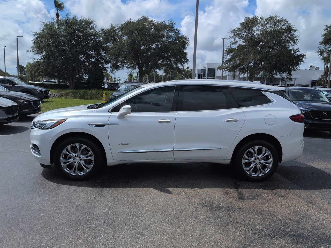 Used 2020 Buick Enclave Avenir w/ Avenir Technology Package AWD/4WD image 7