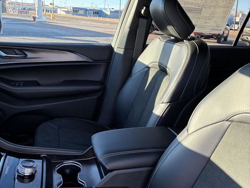 New 2025 Jeep Grand Cherokee L Laredo image 5