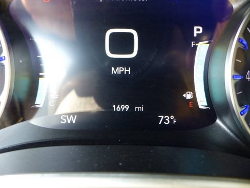 Used 2026 Chrysler Pacifica Select FWD image 29