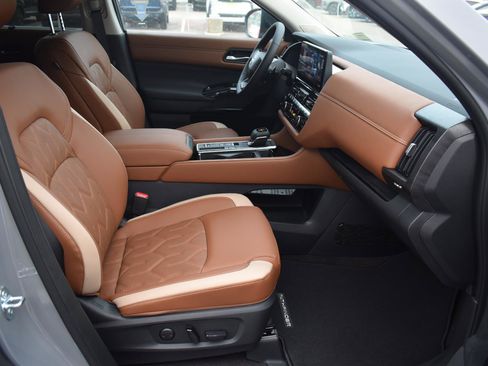 New 2026 Nissan Pathfinder Platinum image 77