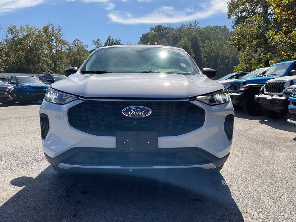 Used 2025 Ford Escape Active AWD/4WD image 2