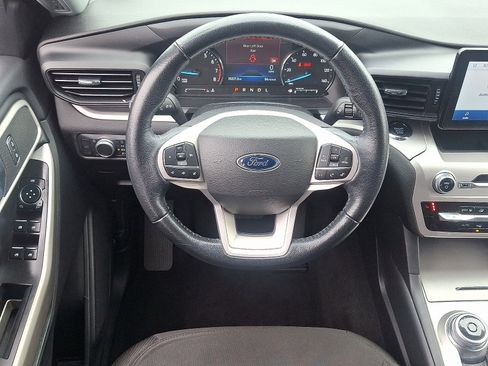 Certified 2022 Ford Explorer XLT image 10