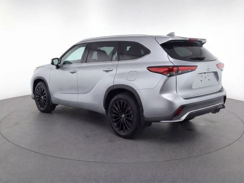 Used 2024 Toyota Highlander XSE image 6