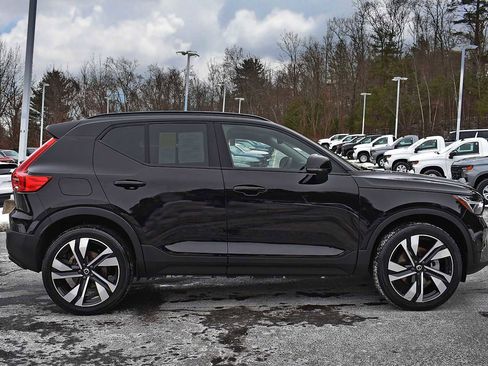Used 2025 Volvo XC40 B5 Plus image 6