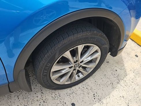 Used 2018 Toyota RAV4 Limited AWD/4WD image 38