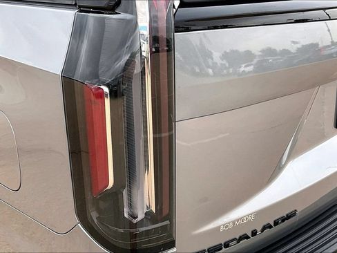 Certified 2024 Cadillac Escalade Sport Platinum w/ LPO, ONYX Package AWD/4WD image 33