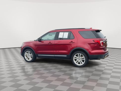 Used 2017 Ford Explorer XLT w/ Equipment Group 202A AWD/4WD image 6