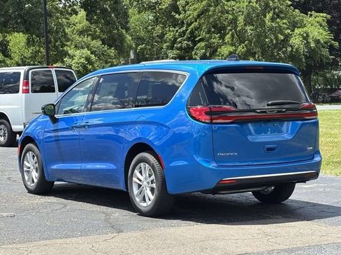 New 2027 Chrysler Pacifica Select AWD/4WD image 15