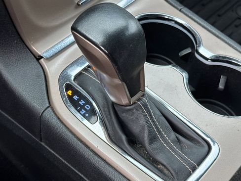 Used 2016 Jeep Grand Cherokee Overland image 18