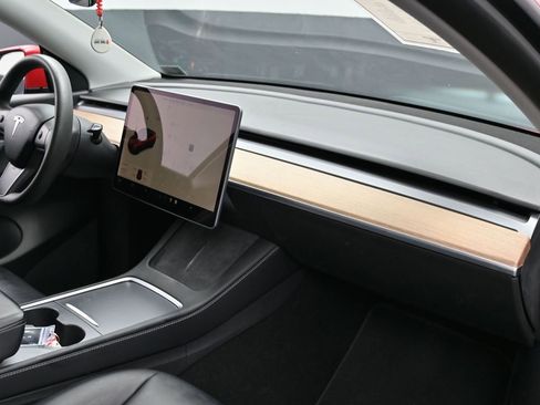 Used 2021 Tesla Model Y Performance image 37