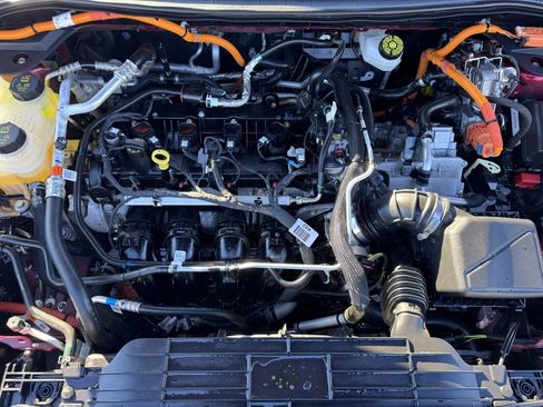 Used 2025 Ford Escape SE w/ PHEV Premium Package image 38