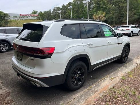 Used 2024 Volkswagen Atlas Peak Edition SEL AWD/4WD image 3