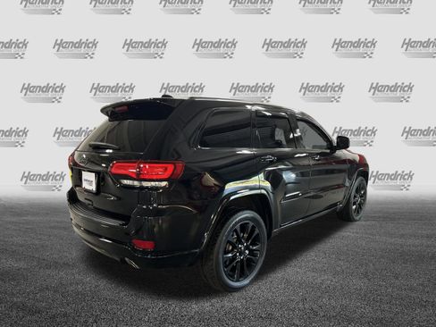 Used 2018 Jeep Grand Cherokee Altitude AWD/4WD image 10