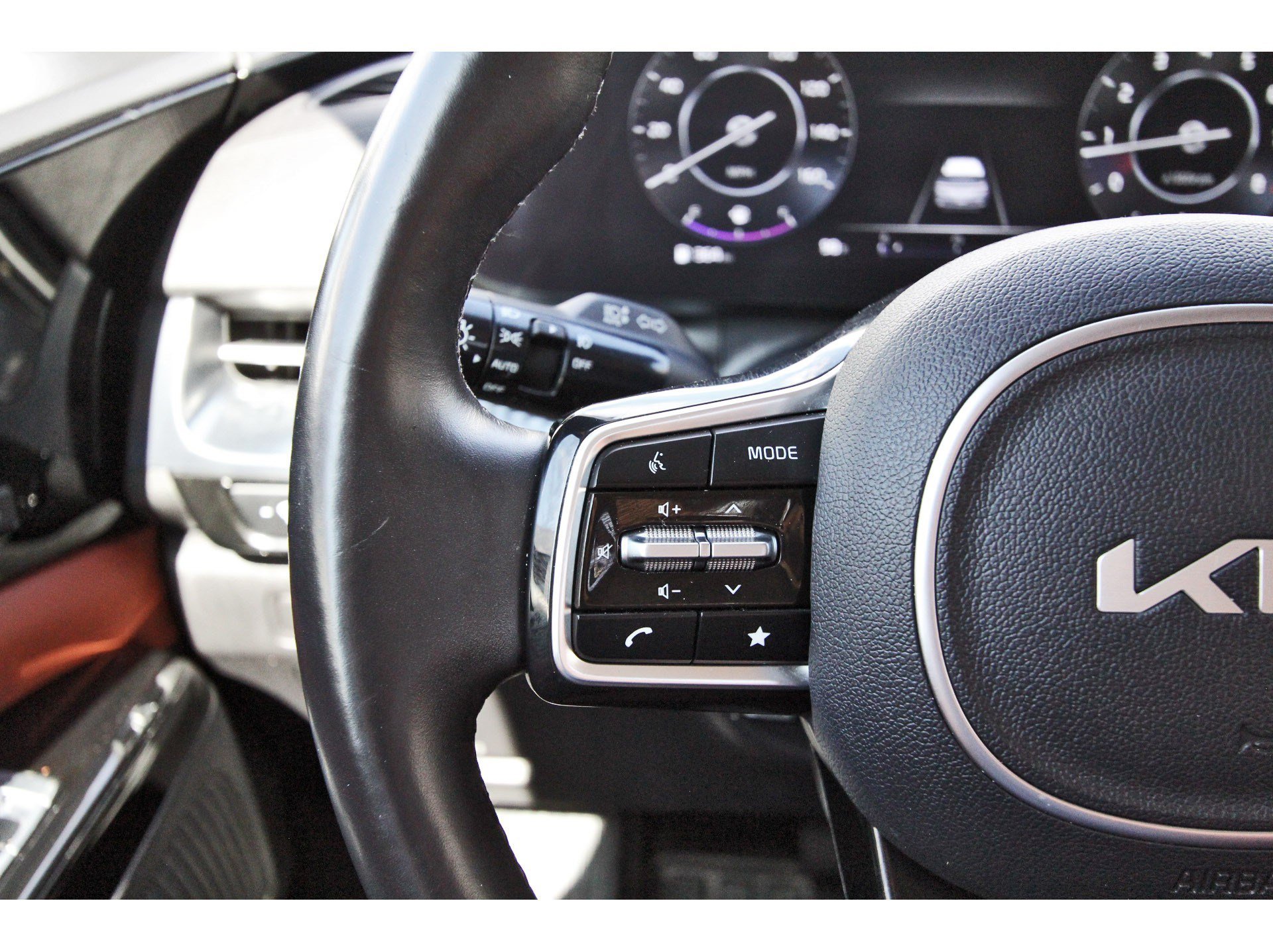Certified 2024 Kia Carnival SX Prestige FWD image 21