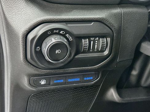 Used 2022 Jeep Wrangler Unlimited Sahara w/ Cold Weather Group AWD/4WD image 17