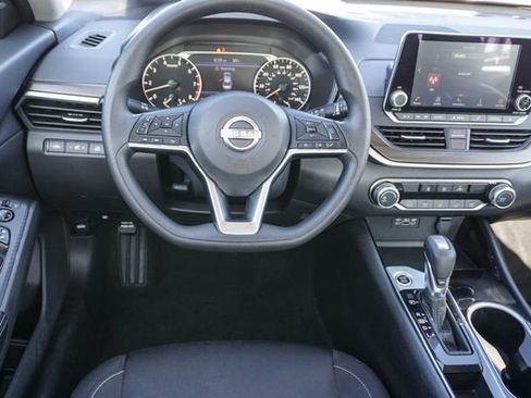Used 2024 Nissan Altima 2.5 SV FWD image 16